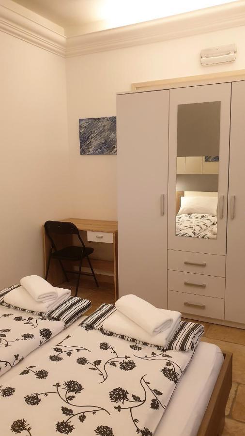 Apartmani N.May'S Karlovac Esterno foto
